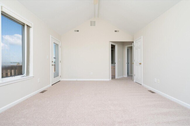 Building Photo - 1100 Paca Dr