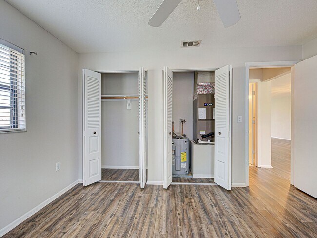 Building Photo - 2BD/2BA Mission Lakes Condo