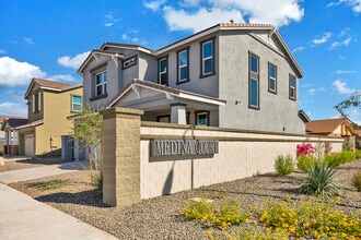 Building Photo - Medina Court
