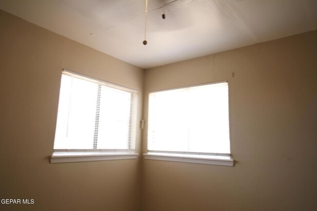 Building Photo - 10711 Ivanhoe Dr
