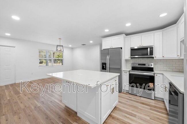 Building Photo - 236 Delray Ave