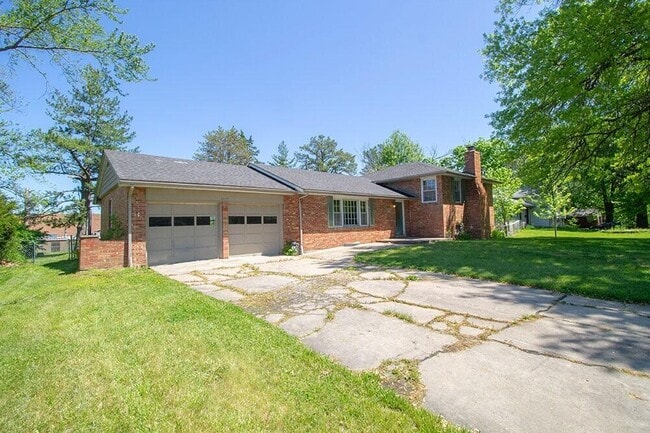 Building Photo - 2207 Bushnell Dr