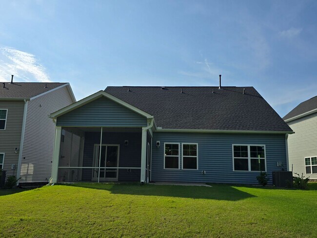 Building Photo - 4 spacious bedrooms and 3 full bathrooms along with guest suite. 1st floor primary and secondary ...