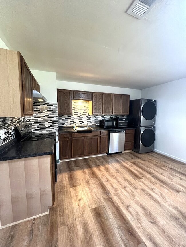 Building Photo - 325 Ferguson Ave