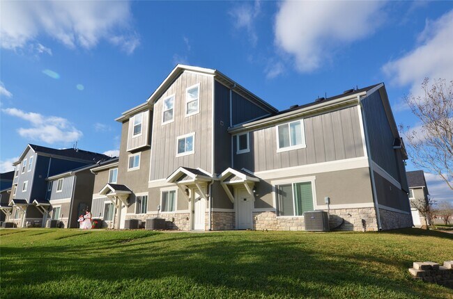 Building Photo - 10535 Mills Rd