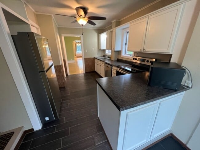 Building Photo - Duluth MN - 4+ bed - 2-bath - 2-car garage