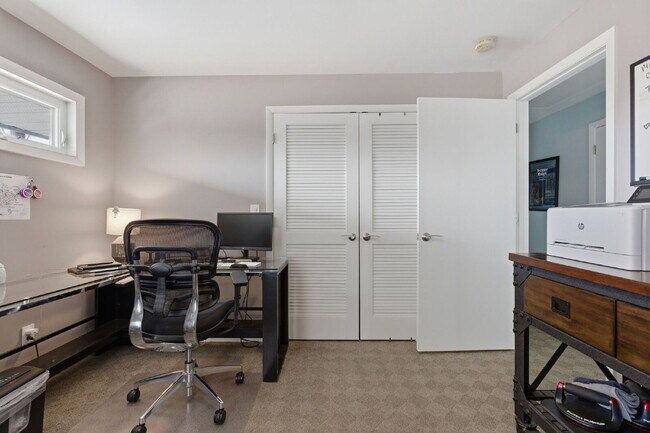 Building Photo - Charming 3-Bed Oasis with Scenic Waterfront Views and Pool 15 minutes from Downtown Nashville