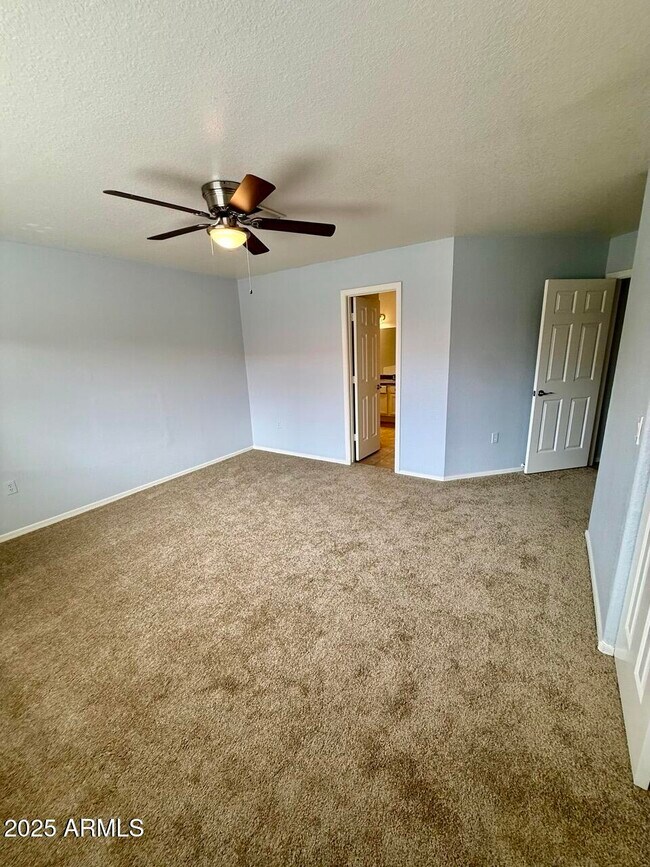 Building Photo - 646 N Cobblestone St