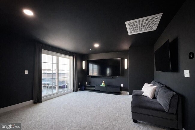 Building Photo - 134 Smt Pt Blvd