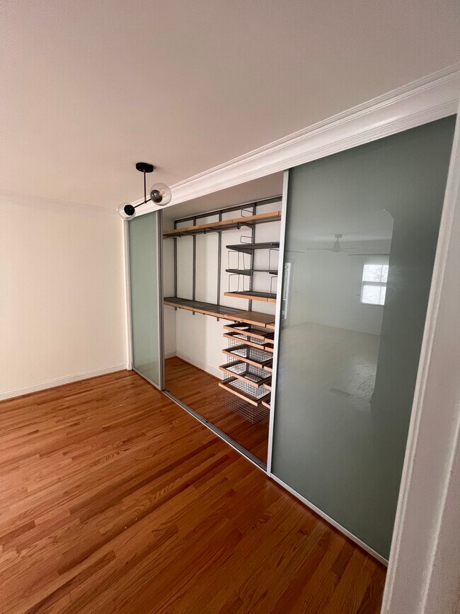 Building Photo - 5602 Hawthorne St