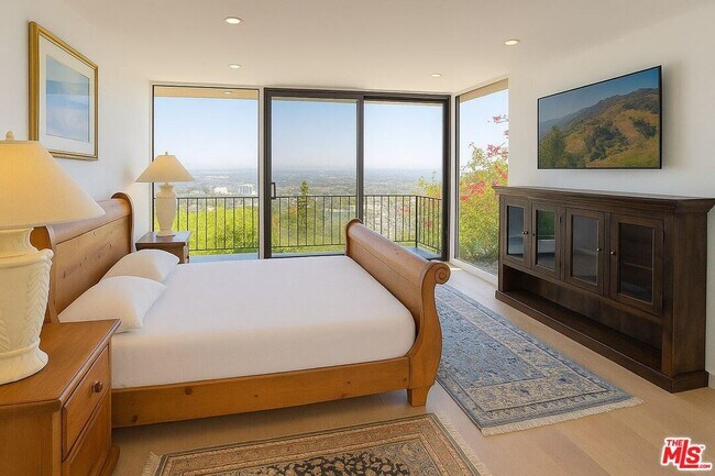 Building Photo - 3873 Beverly Ridge Dr