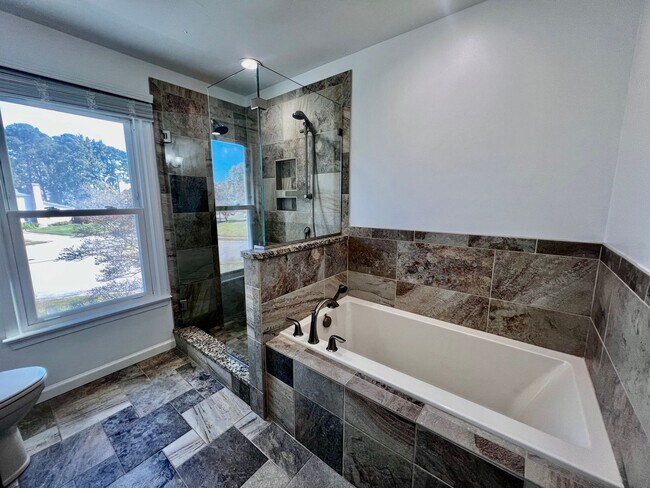 Building Photo - Beautiful home in the desirable Wellington...