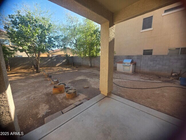 Building Photo - 9209 W Lewis Ave