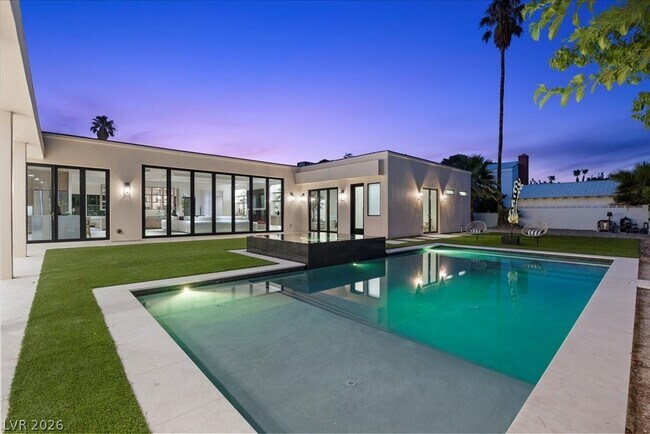 Building Photo - 2401 Driftwood Dr