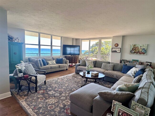 Building Photo - 1147 Hillsboro Mile