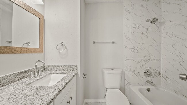 Building Photo - 1914 Lakeside Dr