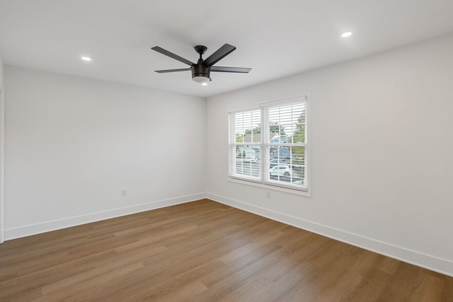 Building Photo - 5 Exeter Ct