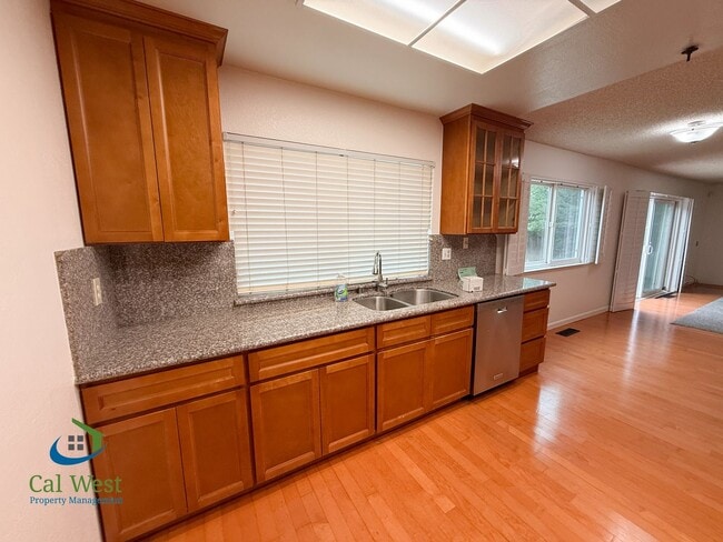 Building Photo - $4695 - Spacious 5 Bed/3 Bath Gilroy Home Located in Sunrise Park Neighborhood