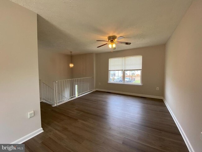 Building Photo - 4786 Calvert Dr