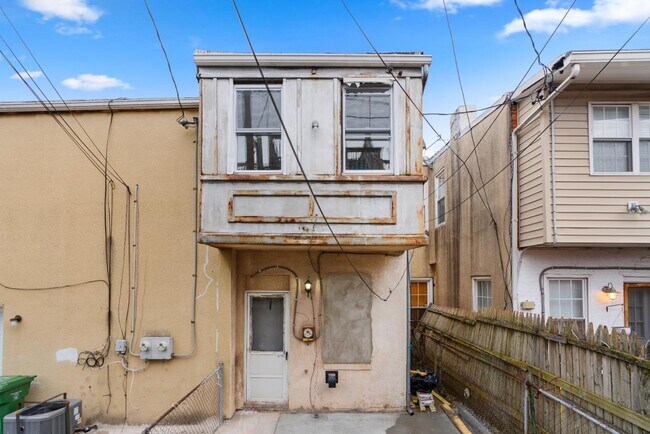 Building Photo - 226 N Collington Ave