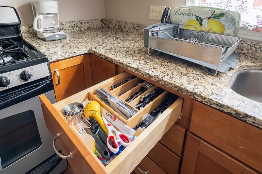 Building Photo - 4004 Matson Ave