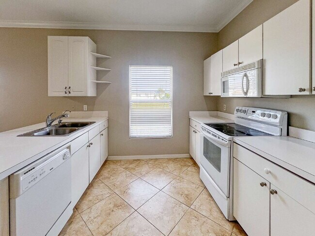 Building Photo - 906 Alfreda Ave