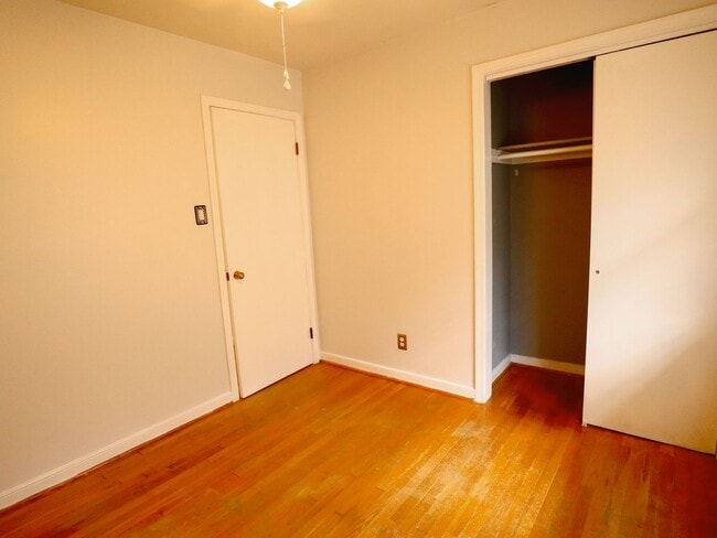 Building Photo - Move-In Ready 3 Bed/1 Bath Rancher | Spacious Yard & Enclosed Porch!