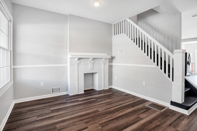 Building Photo - 121 Dilworth St