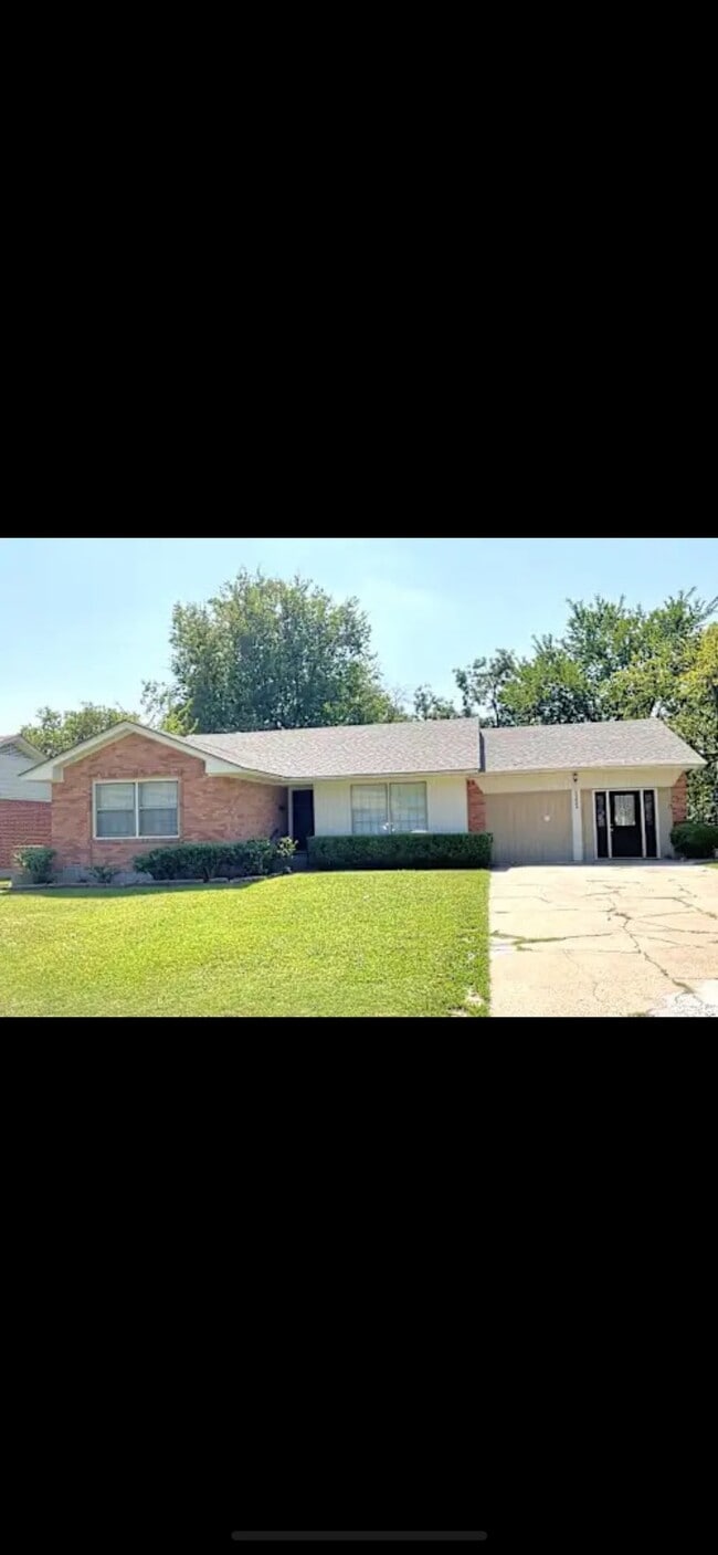 Building Photo - 15185 McDonald Dr