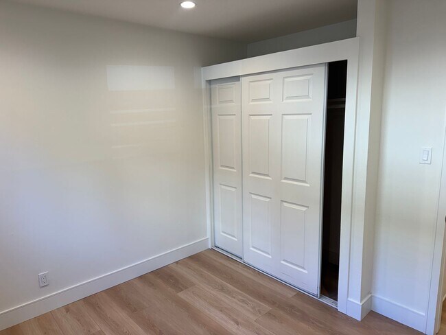 Building Photo - Rees