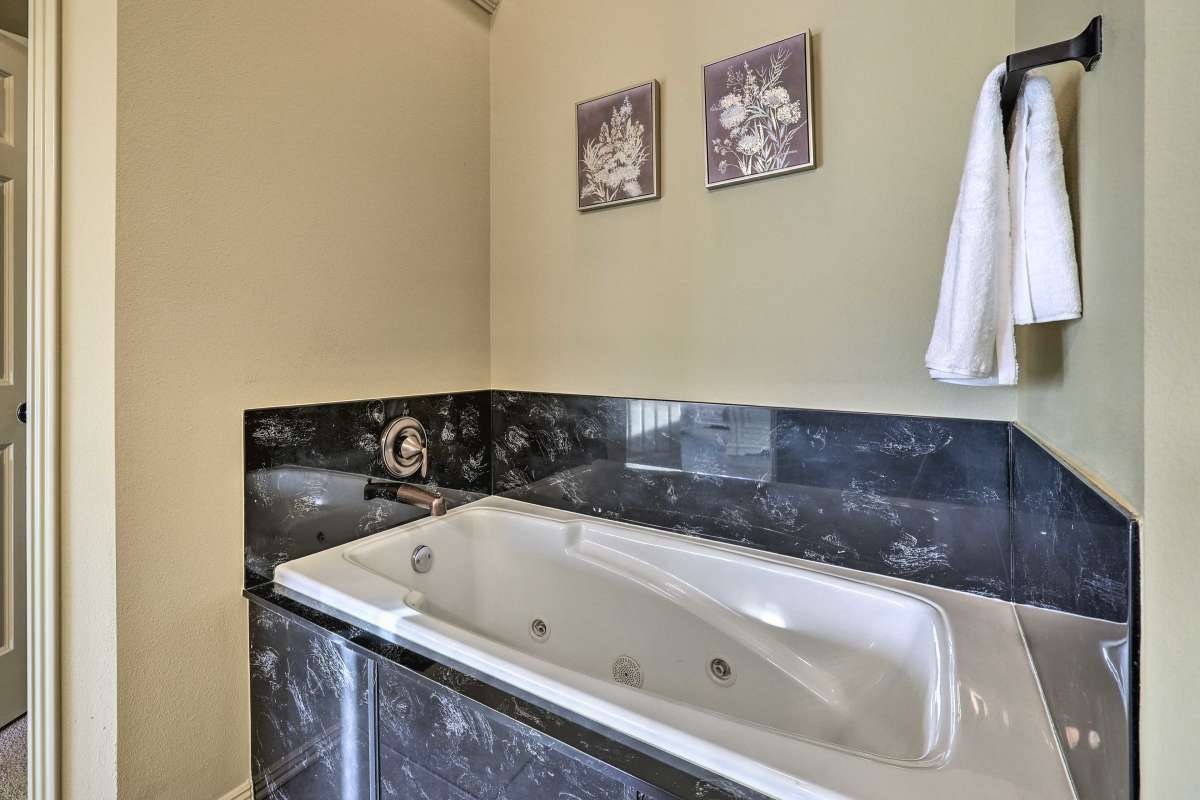 Building Photo - 450 Remson Ln