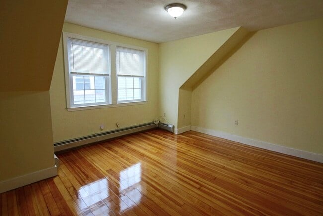 Building Photo - 420 Essex St