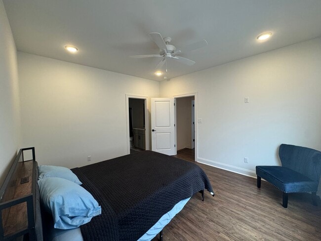 Building Photo - 3 bed 3.5 bath house in South Grove!