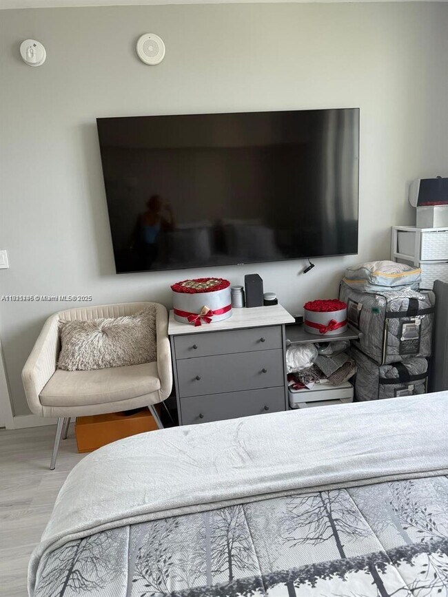 Building Photo - 275 NE 18th St