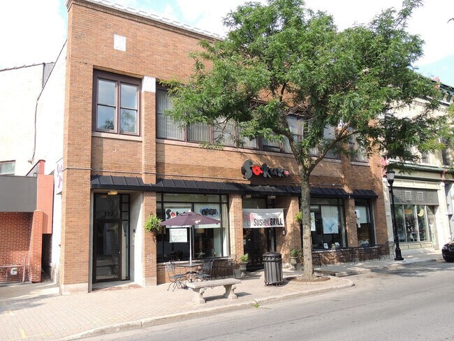 Primary Photo - Spacious 1 Bedroom Unit, Downtown Waukesha...