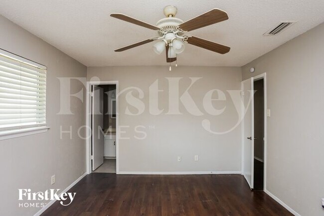 Building Photo - 908 Wandering Way Dr