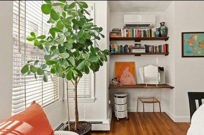 Building Photo - 171 Brooks St