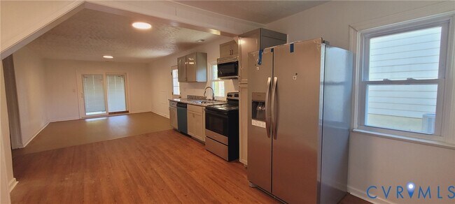 Building Photo - 315 St Mark St