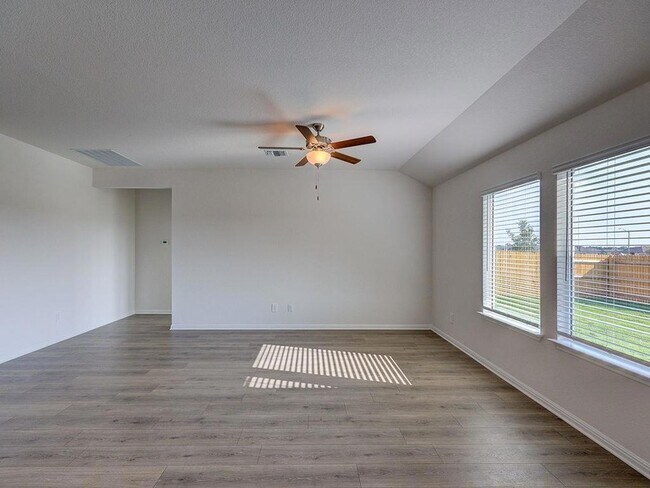 Building Photo - 112 Holmby Dr