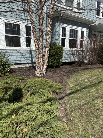 Building Photo - 168 Forest St