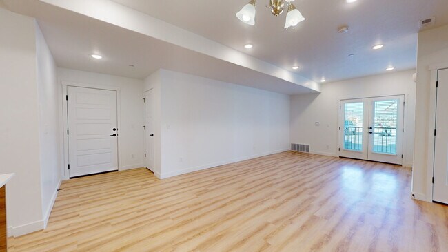 Building Photo - 1137 W 250 S