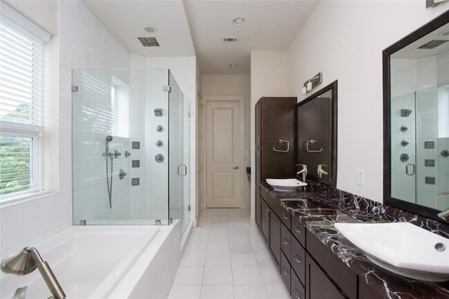 Building Photo - 1616 Edwards St