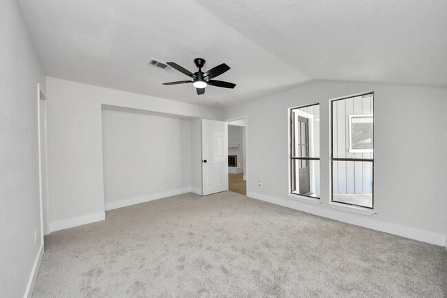 Building Photo - 7427 Willow Oak Dr
