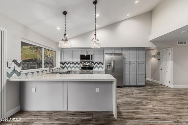 Building Photo - 3217 N Ellis St