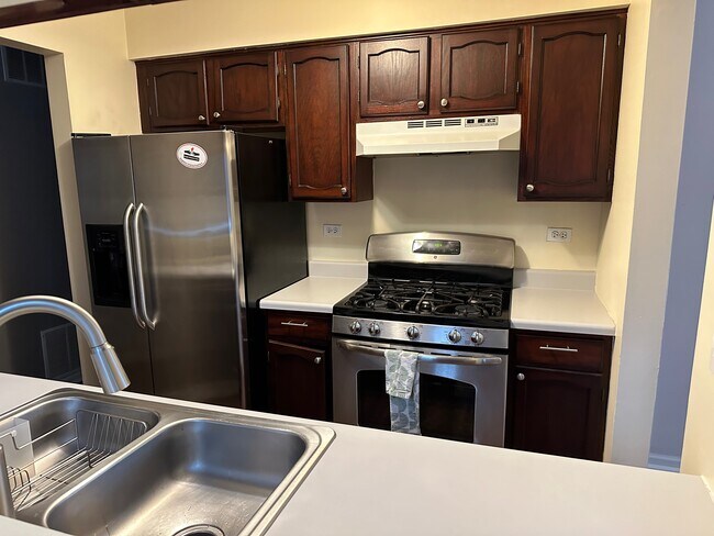 Building Photo - 386 Waterford Ct