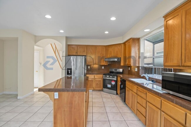 Building Photo - 709 Buriat St