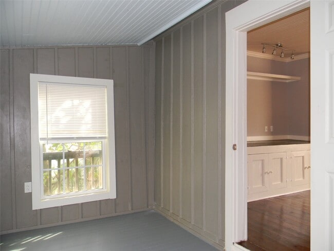 Building Photo - 2423 Avenue L