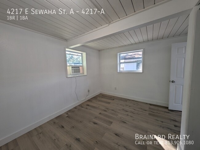 Building Photo - 4217 E Sewaha St