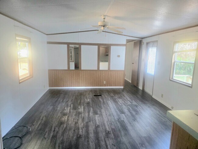 Building Photo - 2 bedroom 2 bathroom home for rent