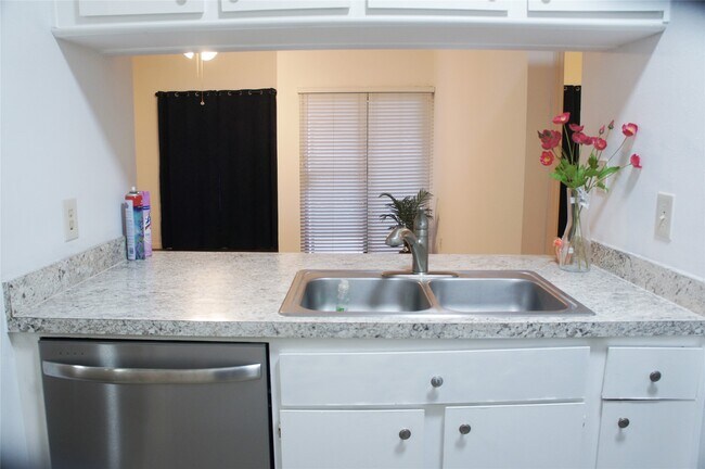 Building Photo - 2023 Gentryside Dr